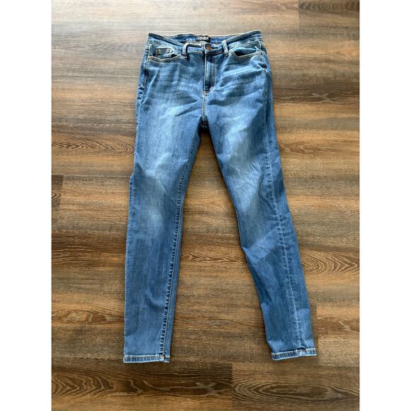 Judy Blue Skinny Jeans - Picture 1 of 3